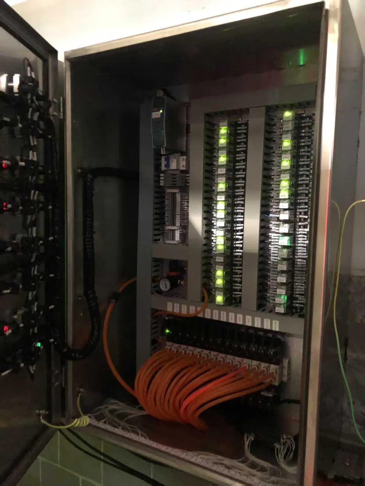 Instrument Enclosure / Operator & Valve Control Box (1)