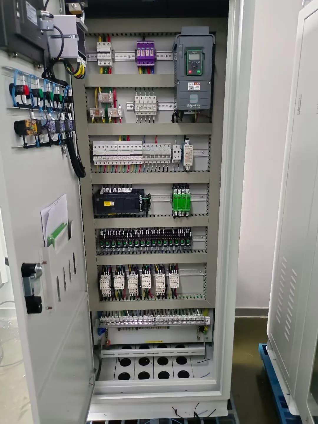 Multi-brand PLC Control Cabinet (1)