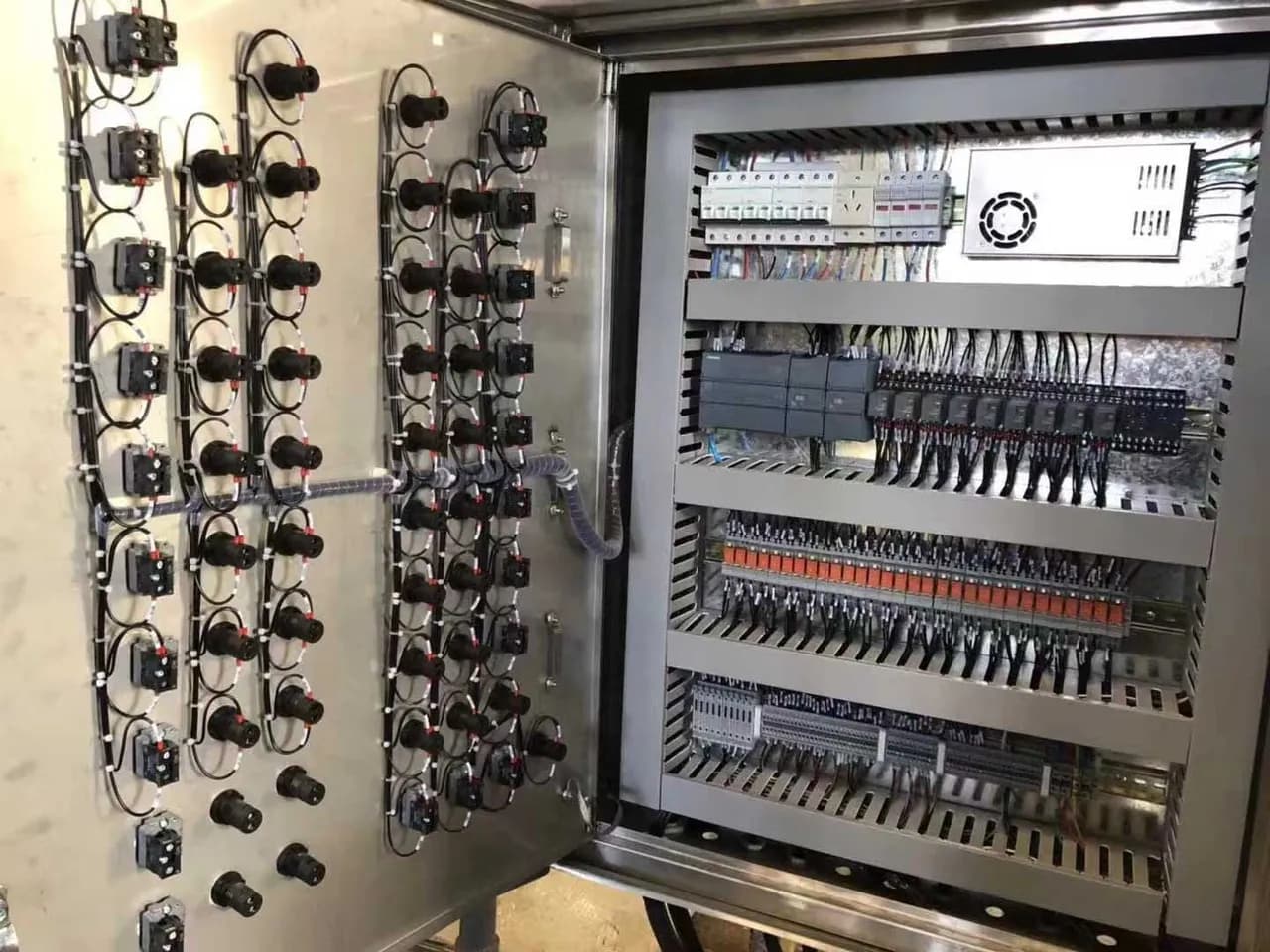 Siemens S7-1200 PLC Control Cabinet (1)
