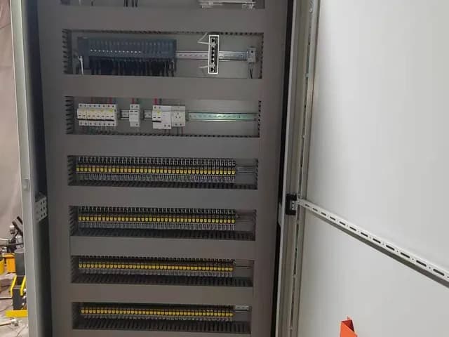 Siemens S7-1200 PLC Control Cabinet (2)