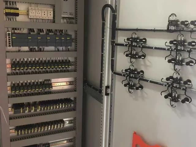 Compact Siemens S7-200 SMART PLC Cabinet (5)