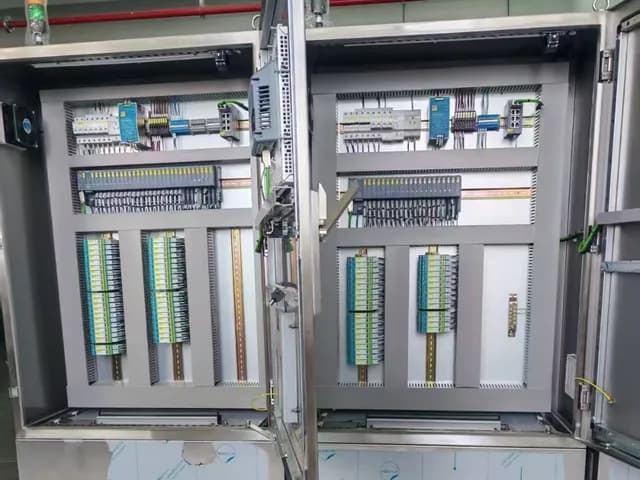 PLC 控制柜采集电机检测数据并交换工位信息