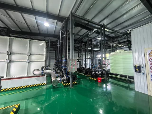 Completed chemical-cleaning system, storage tank and pump group
